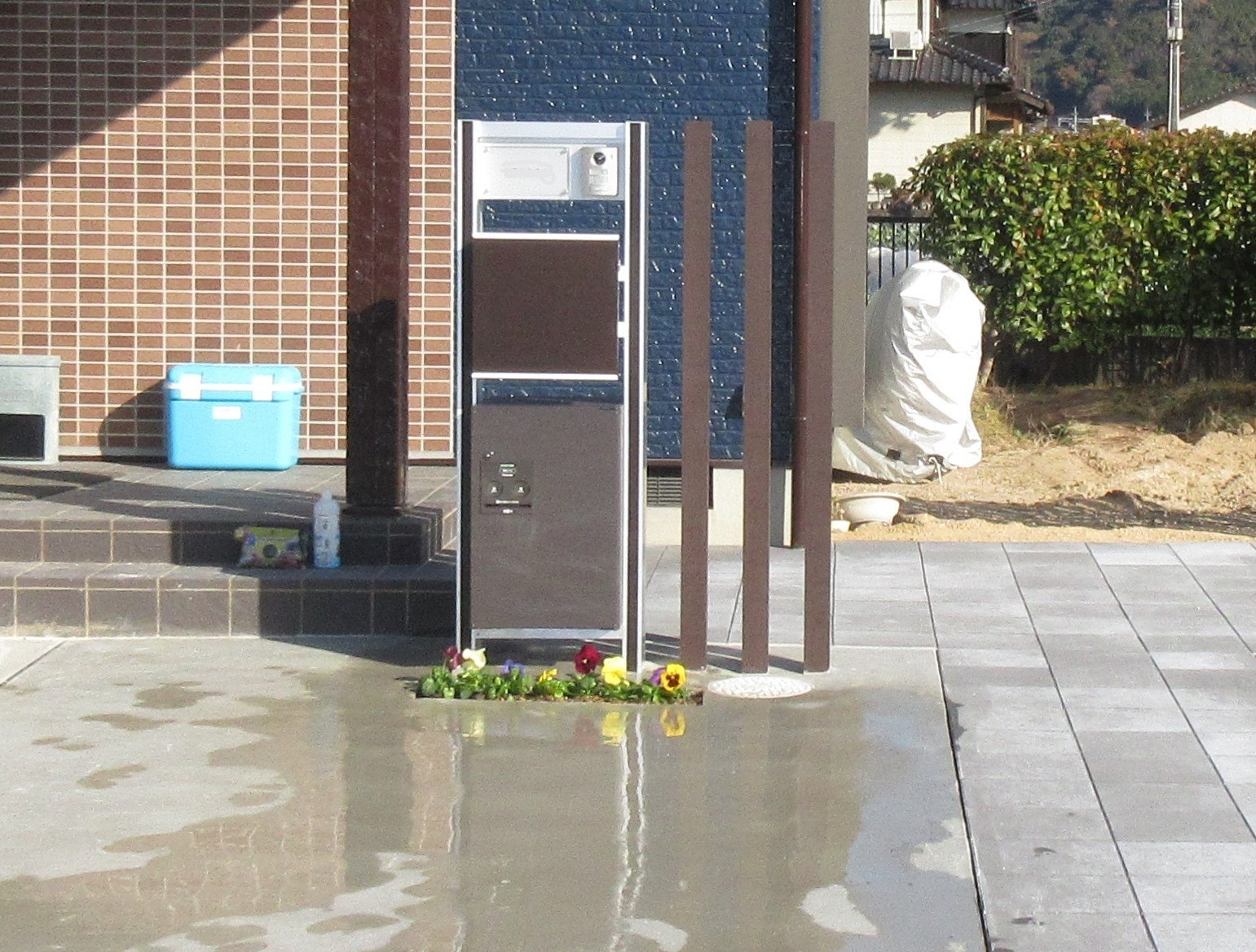 横田様門柱下花壇取付工事 吉南コート株式会社 横田様門柱下花壇取付工事 吉南コート株式会社